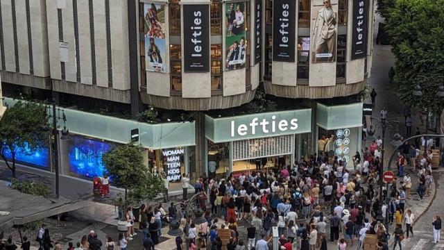 Lefties, en su inauguración en la calle Colón, 1 de Valencia. AM