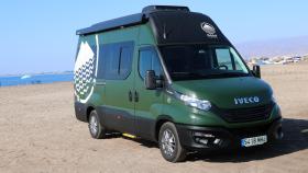 La Iveco Daily Camper en una de las playas de Almería, cerca del cabo de Gata.