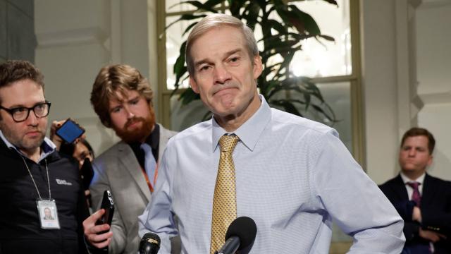 Jim Jordan en una rueda de prensa tras dejar la carrera por presidir la Cámara Baja de EEUU.