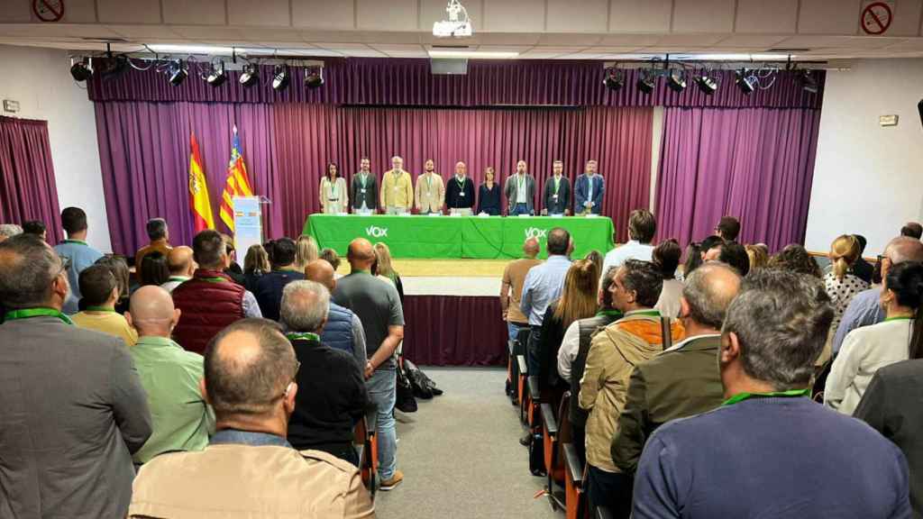 Encuentro en Náquera, localidad gobernada por Vox, de los 115 ediles del partido en Valencia. EE
