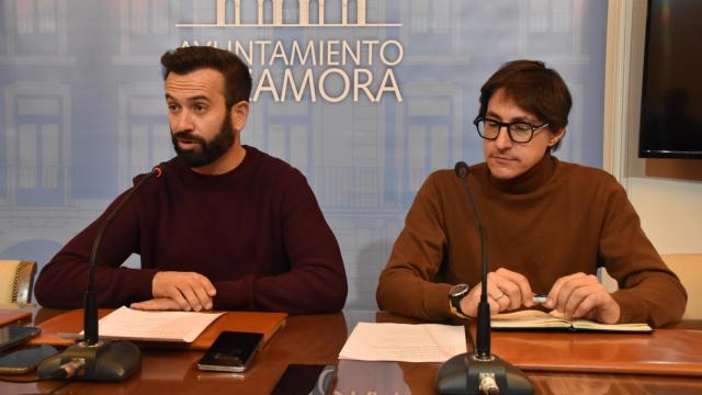 El concejal de Promoción Económica y Protección Ciudadana, David Gago; y el presidente de Azeco, Ruperto Prieto