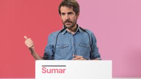 El portavoz de Sumar, Ernest Urtasun, en la rueda de prensa que ofreció este lunes.