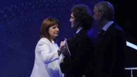 Patricia Bullrich y Javier Milei se cruzan en el plató del debate presidencial previo a las elecciones argentinas.