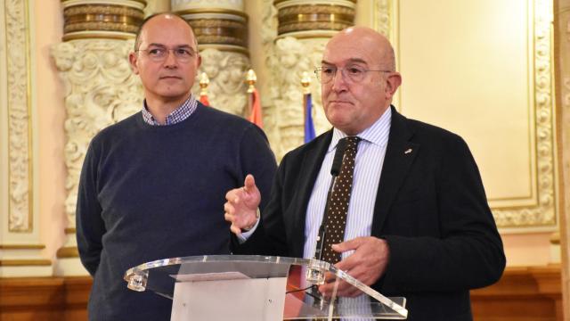 Jesús Julio Carnero, alcalde de Valladolid, junto a Alejandro García Pellitero, concejal de Medio Ambiente