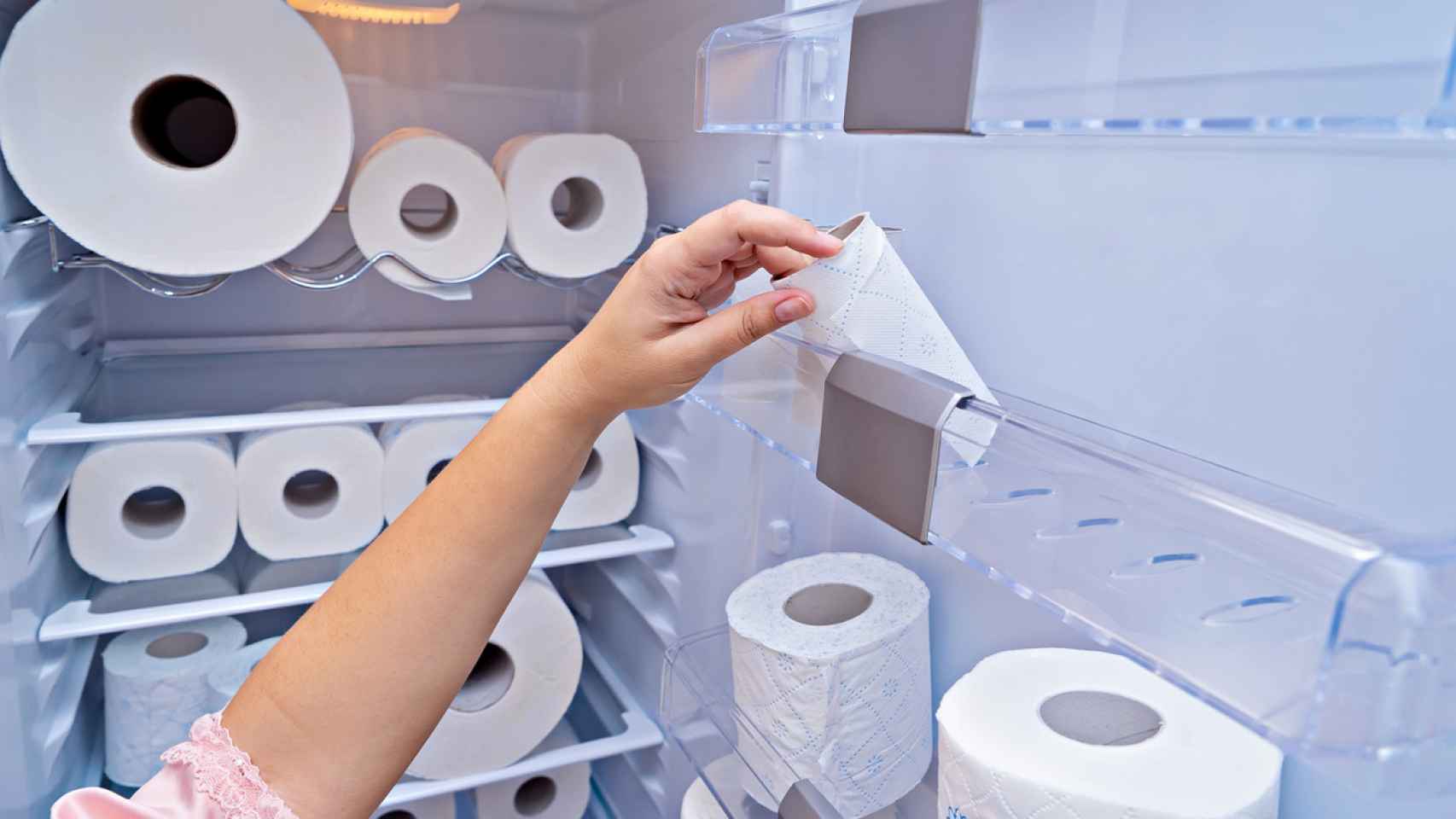El motivo por el que deberías meter un rollo de papel higiénico en la  nevera (pocos