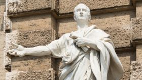 Estatua de Cicerón en el Palacio de Justicia de Roma. Foto: Jebulon/Wikimedia Commons