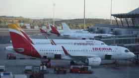 Imagen de archivo de varios aviones en el aeropuerto de Madrid-Barajas.
