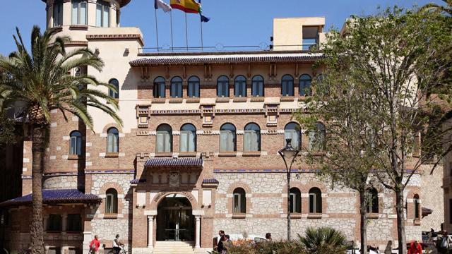 Fachada principal del Rectorado de la Universidad de Málaga.