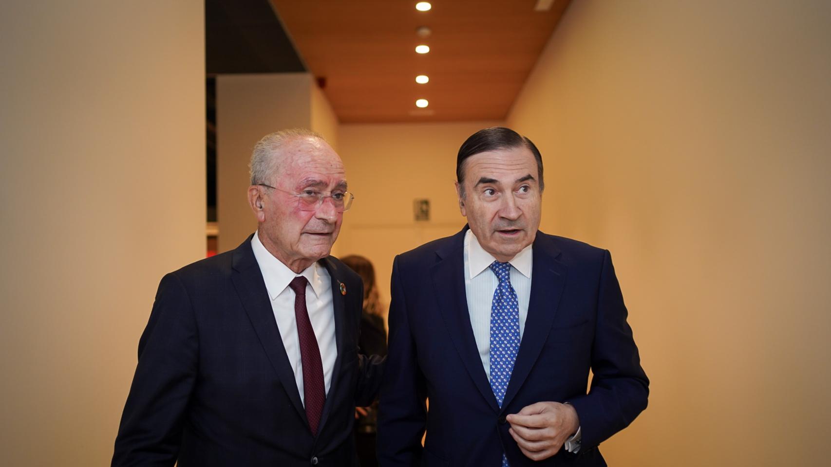 Francisco de la Torre Prados, alcalde de Málaga, y Pedro J. Ramírez, presidente ejecutivo y director de EL ESPAÑOL; en la inauguración del II Foro de Educación, Innovación y Tecnología 'La transformación del sector educativo para afrontar los nuevos retos laborales'.