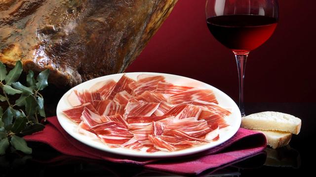 Cómo elegir un buen jamón ibérico según los expertos