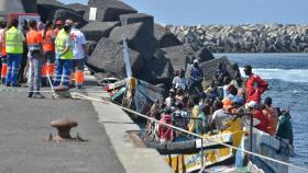 Inmigrantes, en una de las barcas que han llegado esta semana a Canarias.