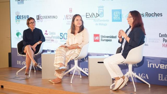 Alba Rosado junto a Cristina García, directora de Windup, y Ana Hernández, directora de Cesur Málaga PTA, comparten experiencias en el marco del II Foro de Educación, Innovación y Tecnología.