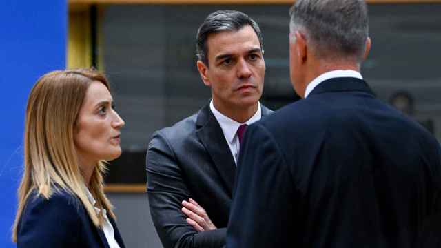 El presidente del Gobierno, Pedro Sánchez, y la presidenta de la Eurocámara, Roberta Metsola, durante la cumbre de este jueves en Bruselas