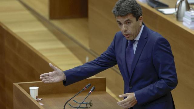 El presidente de la Generalitat, Carlos Mazón, en la sesión de control en Les Corts valencianas este jueves