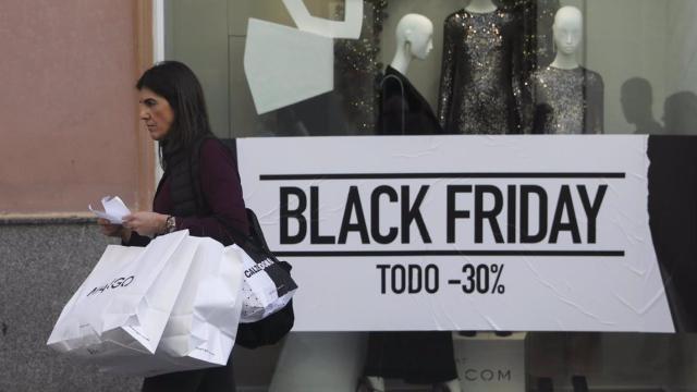 Imagen de archivo de una tienda durante el Black Friday.