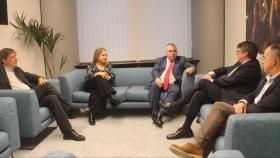 Santos Cerdán, tercero por la izquierda, reunido con Carles Puigdemont en Bruselas este lunes. Junto a ellos, Javier Moreno, Iratxe García y Jordi Turull.