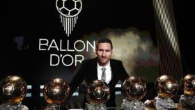 Messi levanta su octavo Balón de Oro y aumenta su leyenda