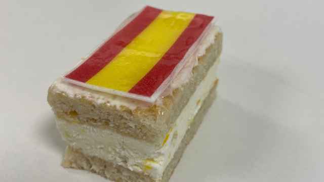 Dulce adornado con la bandera de España.