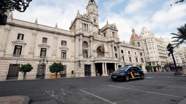 Imagen de archivo de la fachada del Ayuntamiento de Valencia.