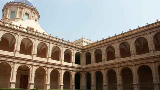 La Biblioteca Valenciana se encuentra en el Monasterio de San Miguel de los Reyes.