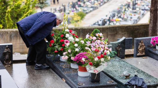 Día de Todos los Santos en el cementerio de Soria