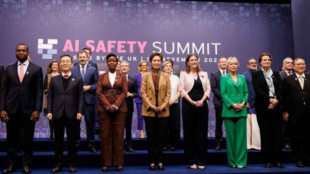 Los ministros digitales de los países participantes en la Cumbre de Seguridad de AI 2023 en Bletchley Park.