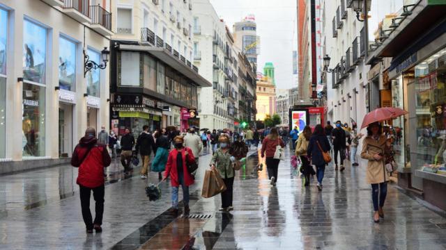 La borrasca Ciarán pone en alerta este jueves a todo Madrid por lluvias intensas y fuertes rachas de viento.
