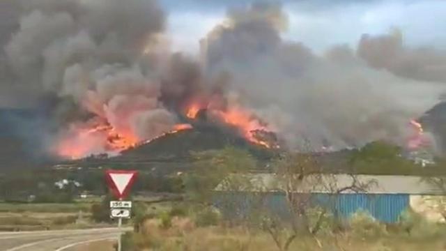 Imagen del incendio de Montitxelvo. EE