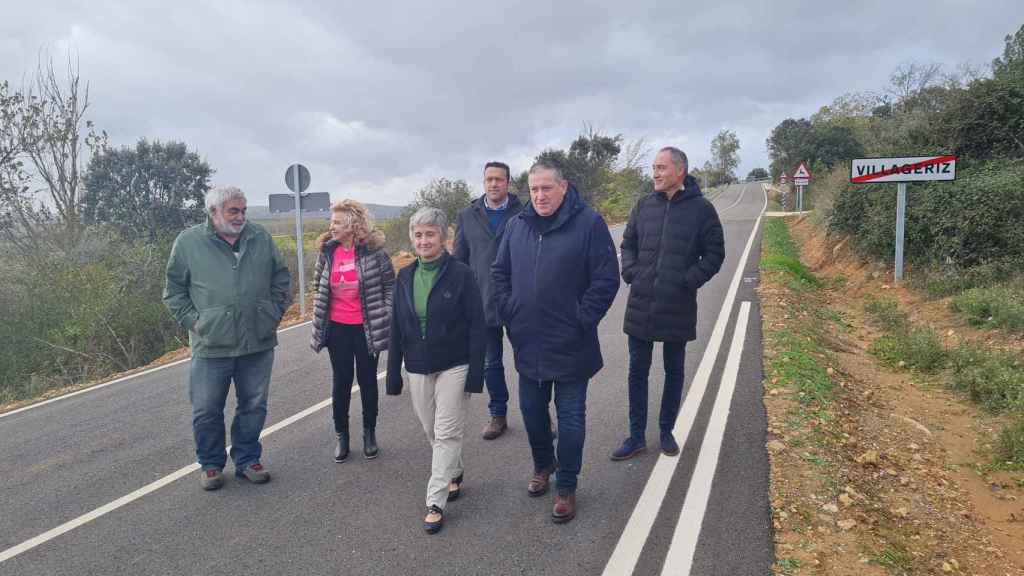 El presdiente de la Diputación de Zamora visita las obras de la carretera
