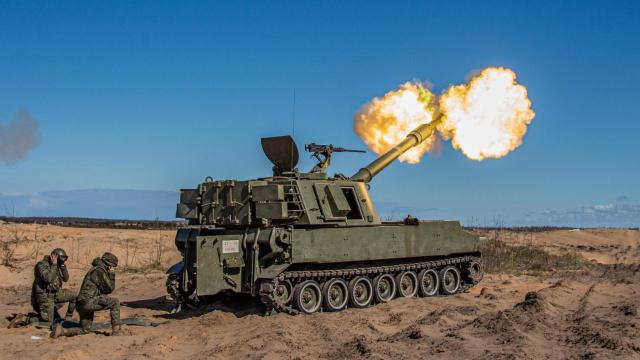 Obús M109 A5 del Ejército de Tierra desplegados en Letonia