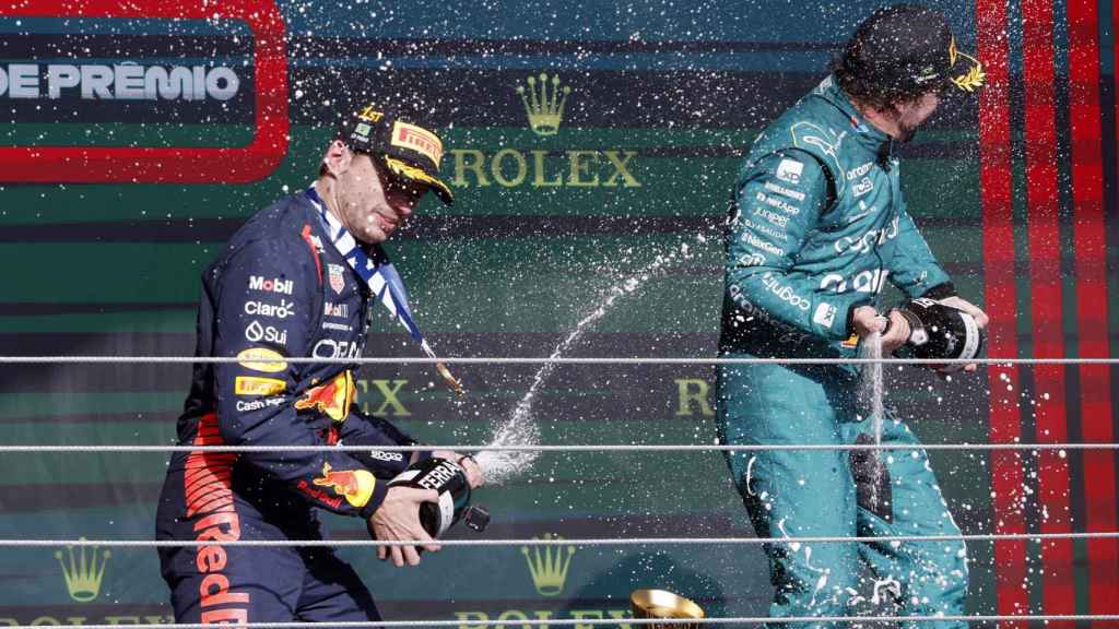 Verstappen y Alonso, en el podio de Interlagos