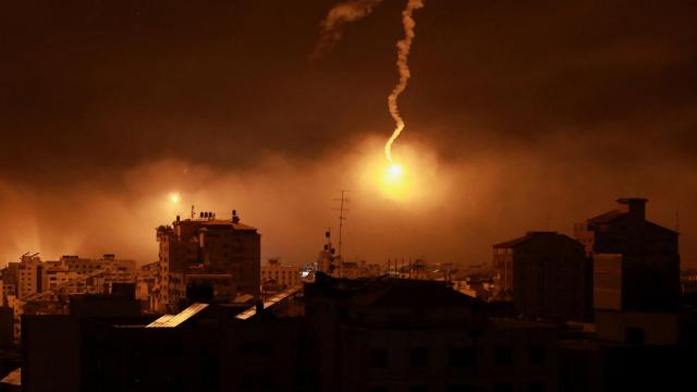 Misiles lanzados por Israel sobre Gaza City.