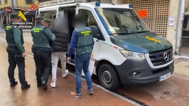 La Guardia Civil acaba con una banda que atracaba con armas blancas varias gasolineras del Bierzo