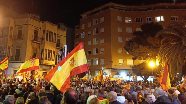 Manifestación en la sede del PSOE de Alicante.