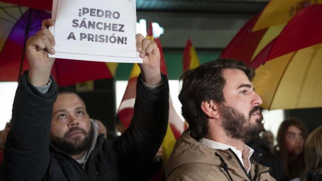 El vicepresidente de la Junta, Juan García-Gallardo, en la concentración frente al PSOE de Valladolid