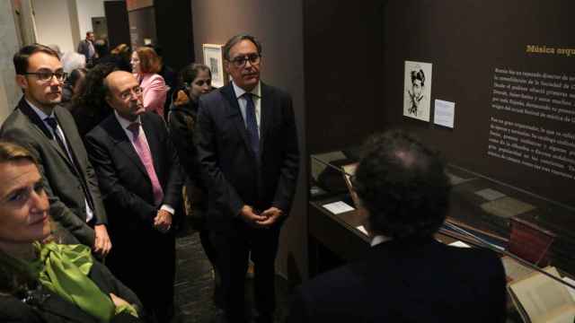 El alcalde de Salamanca inaugura la exposición sobre Tomás Bretón