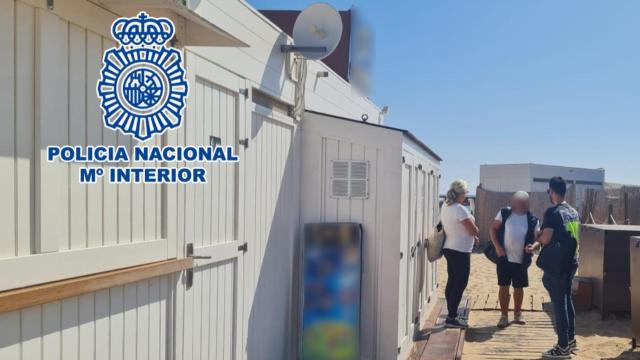 El chiringuito en la playa de los Arenales del Sol de Elche, donde ocurrieron los hechos.