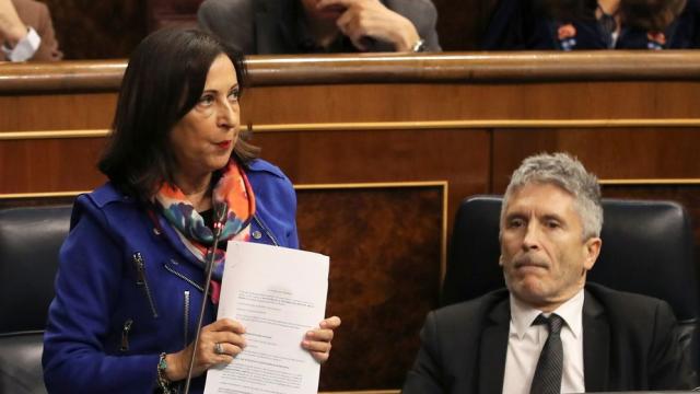 Margarita Robles y Fernando Grande-Marlaska, en sus escaños del Congreso de los Diputados.