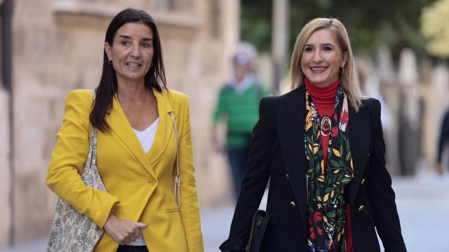 La consellera de Hacienda y portavoz del Consell, Ruth Merino, y la consellera de Territorio, Salomé Pradas, tras la reunión del Consell de este viernes