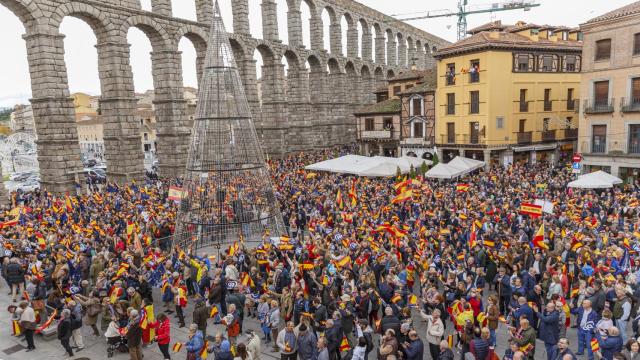 Concentración a los pies del Acueducto de Segovia