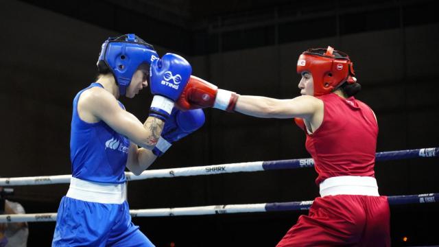 Dos boxeadoras en el torneo de Boxeo internacional de élite en La Nucía.