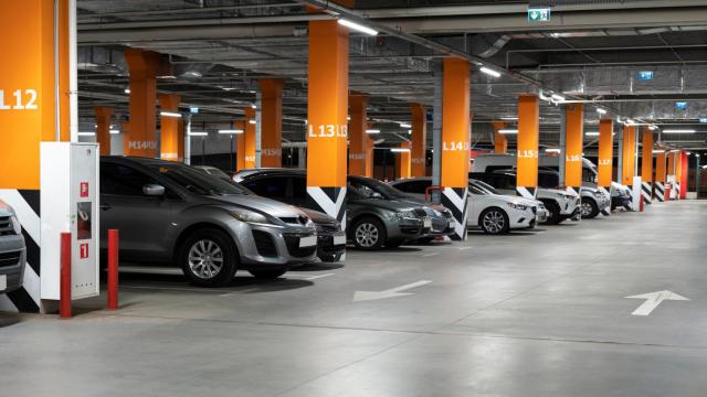 ¿Dónde dejar el coche en el centro de Alicante?: estos son los párquines disponibles y su precio