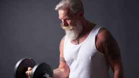 Mantener la fuerza muscular ayuda a envejecer con salud.
