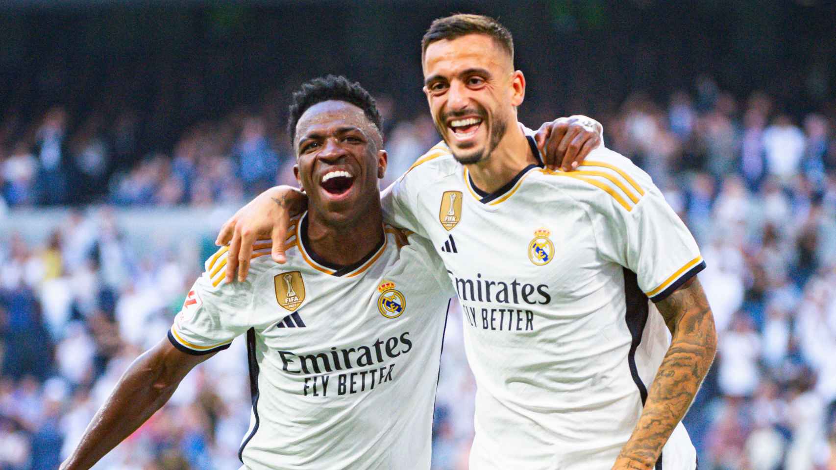 Vinicius y Joselu celebran un gol con el Real Madrid