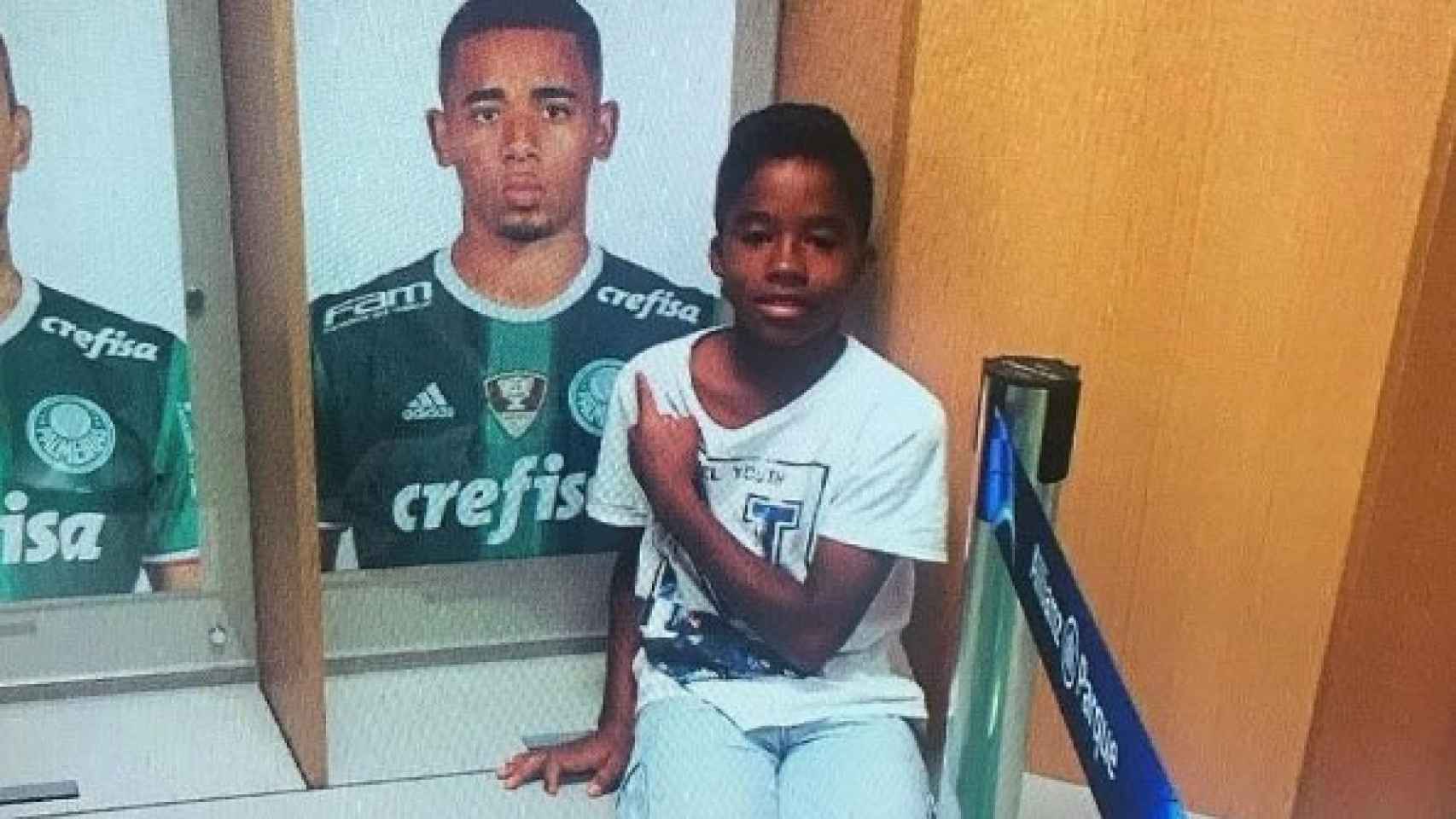 Endrick, de pequeño, en el vestuario del Palmeiras