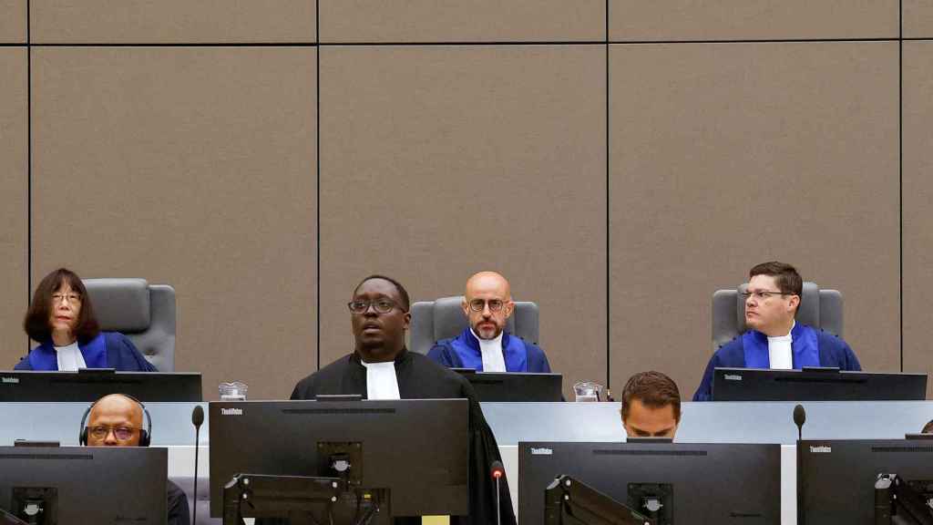 Tres jueces de la Corte Penal Internacional, en el juicio contra una milicia de la República Centroafricana.