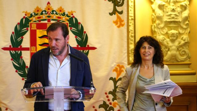 El ministro de Transportes, Óscar Puente, y la ministra de Igualdad, Ana Redondo, durante su etapa al frente del Ayuntamiento de Valladolid.