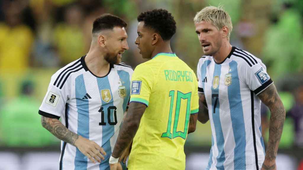 Rodrygo se encara con Messi en el Brasil - Argentina