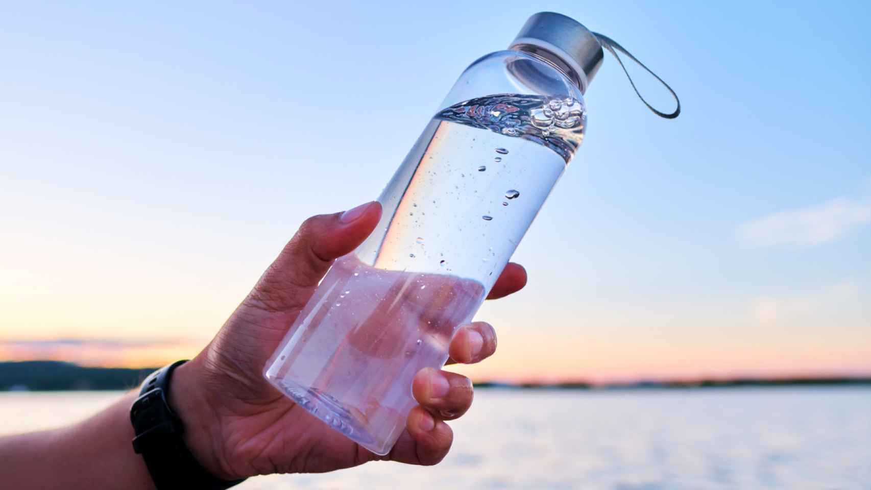 Nuevo invento hace que el agua de mar sea apta para beber en media hora
