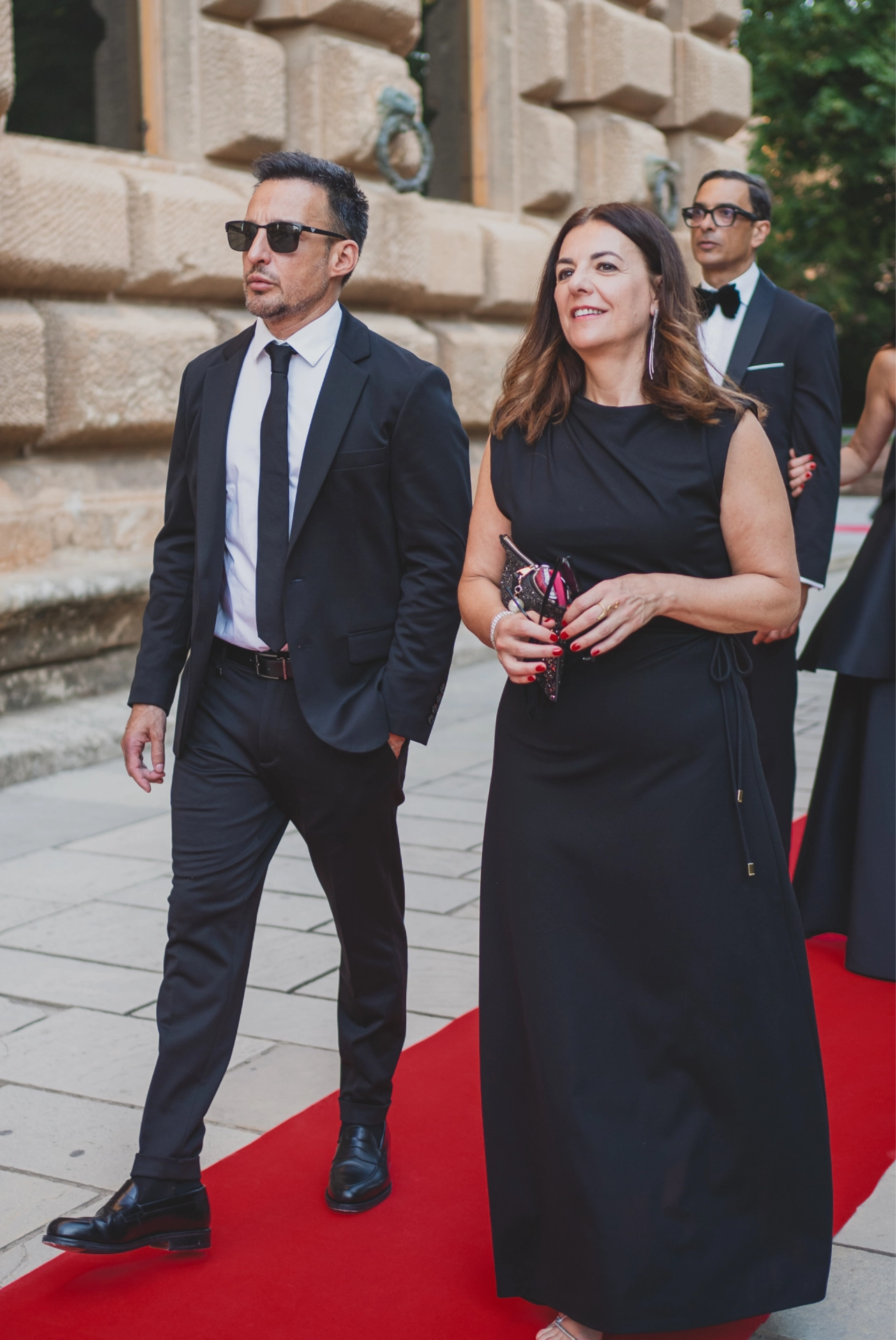 Alejandro Amenábar y Ana López caminando por la Alfombra